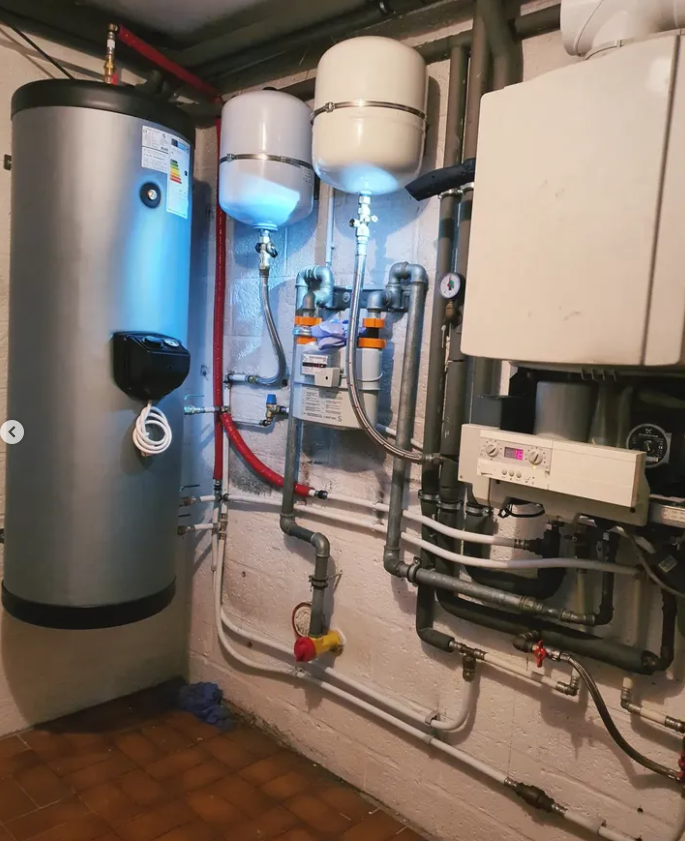 Installation du nouveau ballon d'eau chaude sanitaire